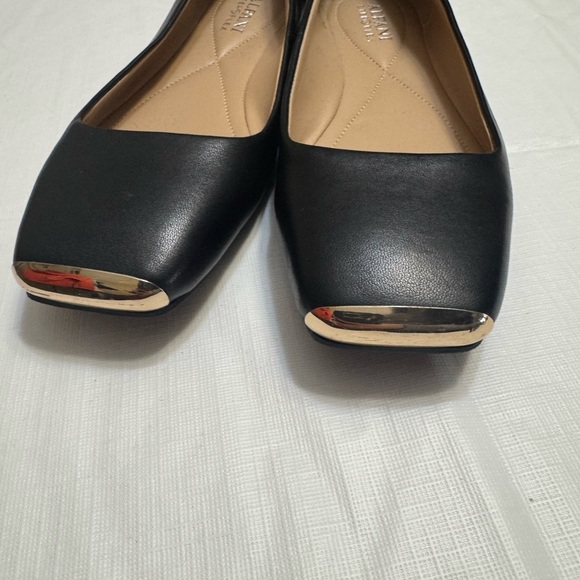 NWT Alfani Black Women's Flats - Picture 4 of 5